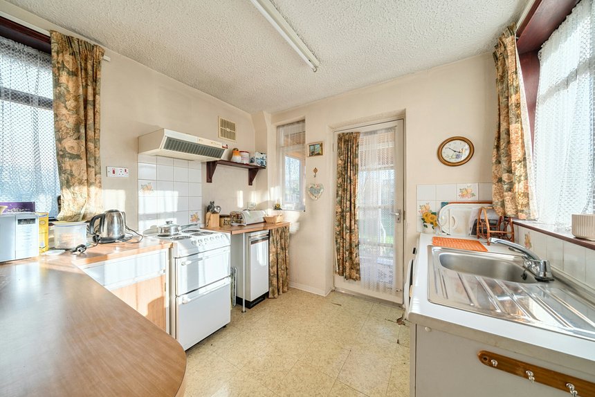 under offer herlwyn avenue london 67118 - Gibbs Gillespie