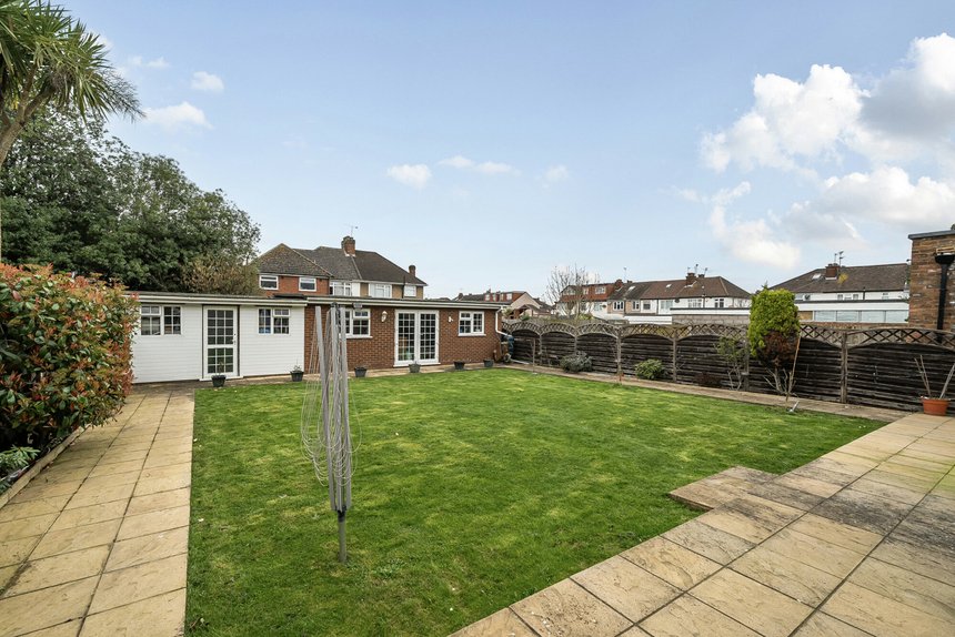 under offer tithe farm close london 68006 - Gibbs Gillespie