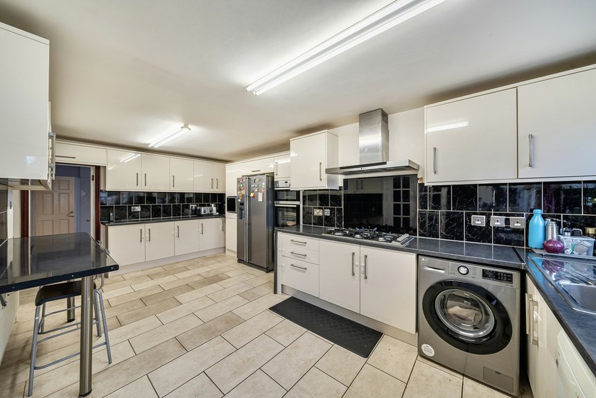 under offer tithe farm close london 68006 - Gibbs Gillespie