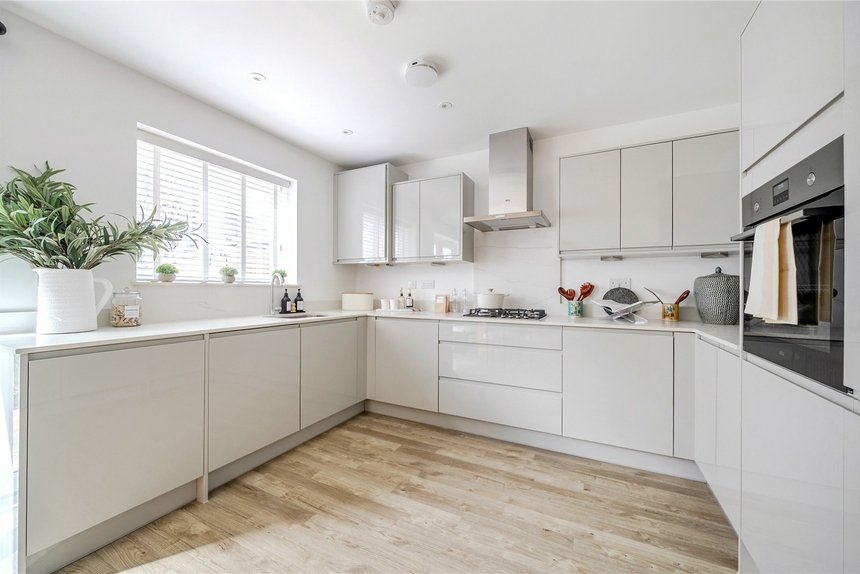 for sale pennwood grange london 68021 - Gibbs Gillespie