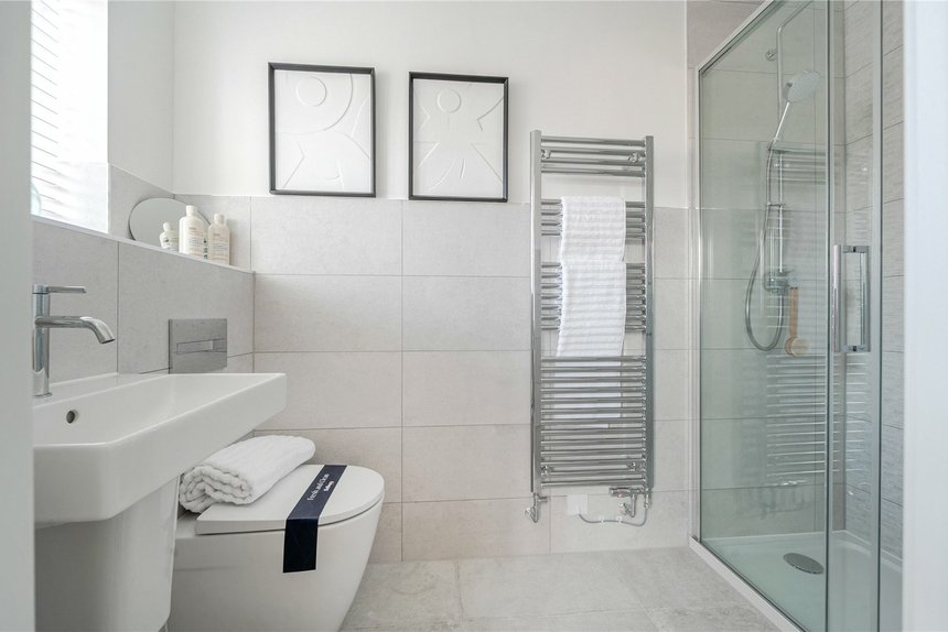 for sale pennwood grange london 68021 - Gibbs Gillespie