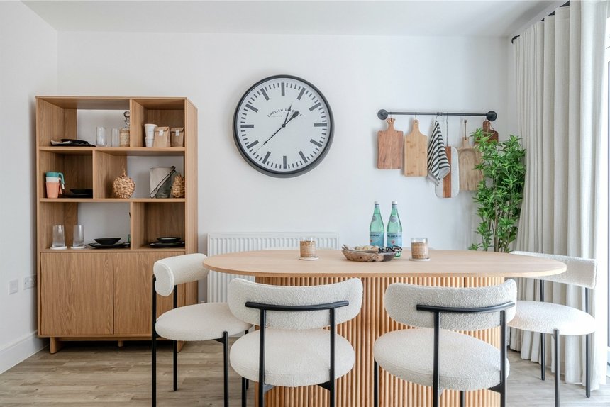 for sale pennwood grange london 68021 - Gibbs Gillespie