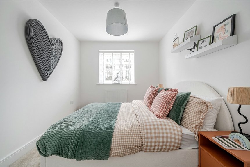 for sale pennwood grange london 68021 - Gibbs Gillespie