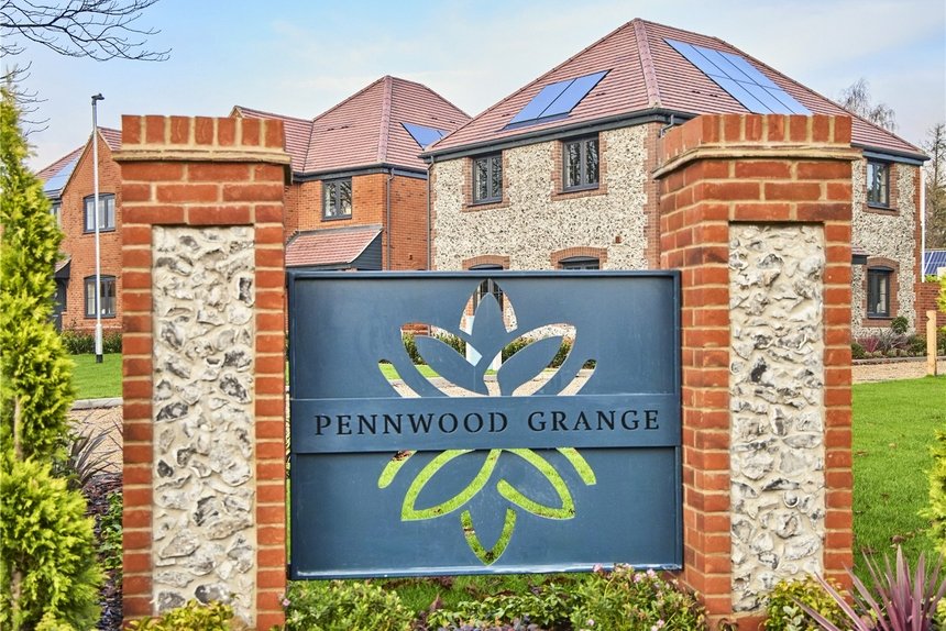 for sale pennwood grange london 68021 - Gibbs Gillespie