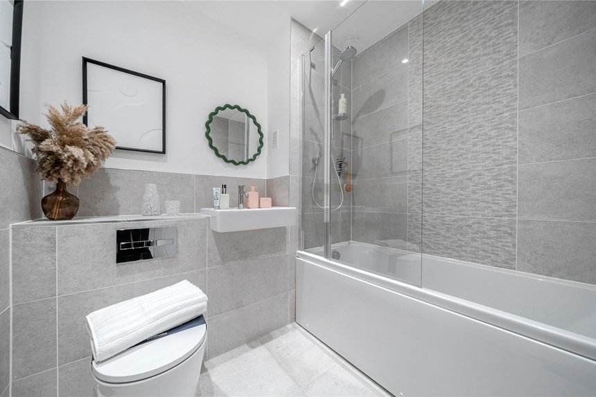for sale pennwood grange london 68021 - Gibbs Gillespie