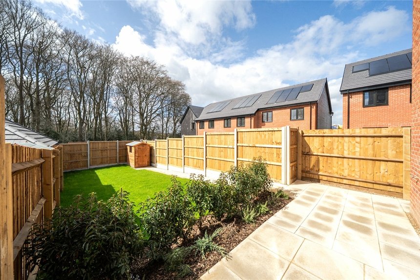 for sale pennwood grange london 68021 - Gibbs Gillespie