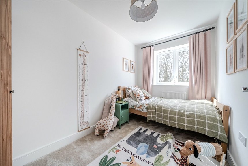 for sale pennwood grange london 68021 - Gibbs Gillespie