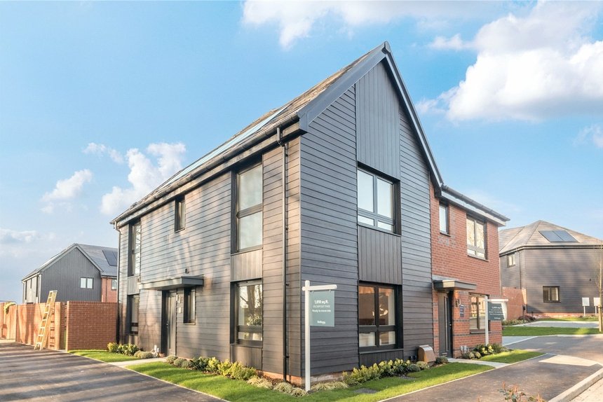under offer pennwood grange london 68030 - Gibbs Gillespie