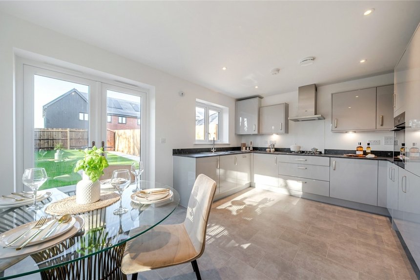 under offer pennwood grange london 68030 - Gibbs Gillespie