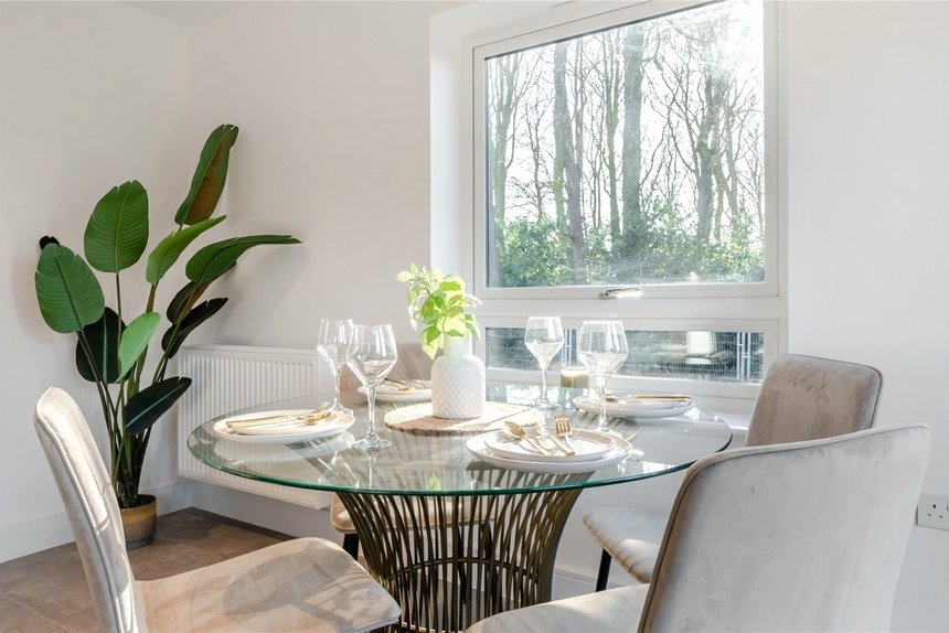 under offer pennwood grange london 68030 - Gibbs Gillespie
