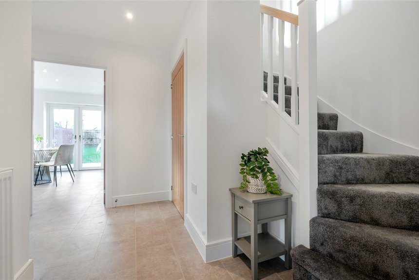 under offer pennwood grange london 68030 - Gibbs Gillespie
