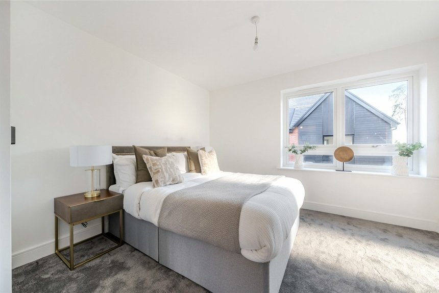 under offer pennwood grange london 68030 - Gibbs Gillespie