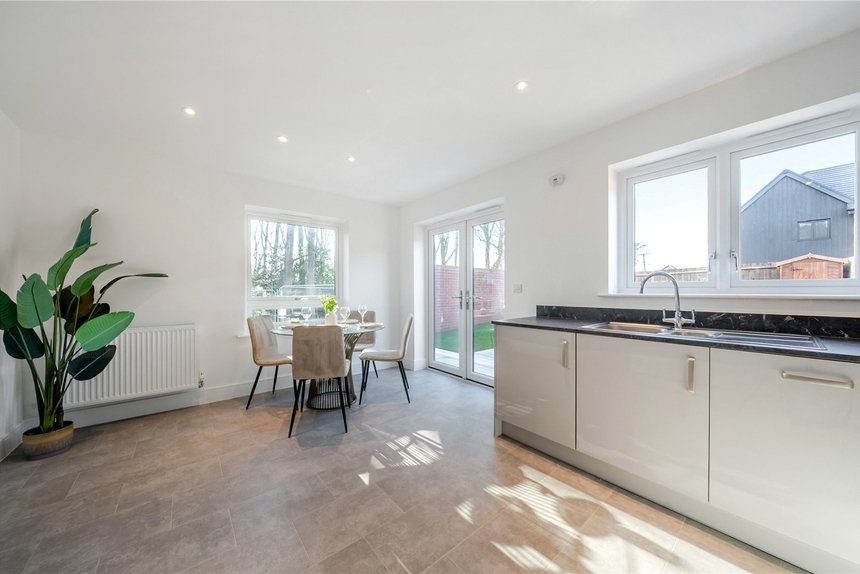 under offer pennwood grange london 68030 - Gibbs Gillespie