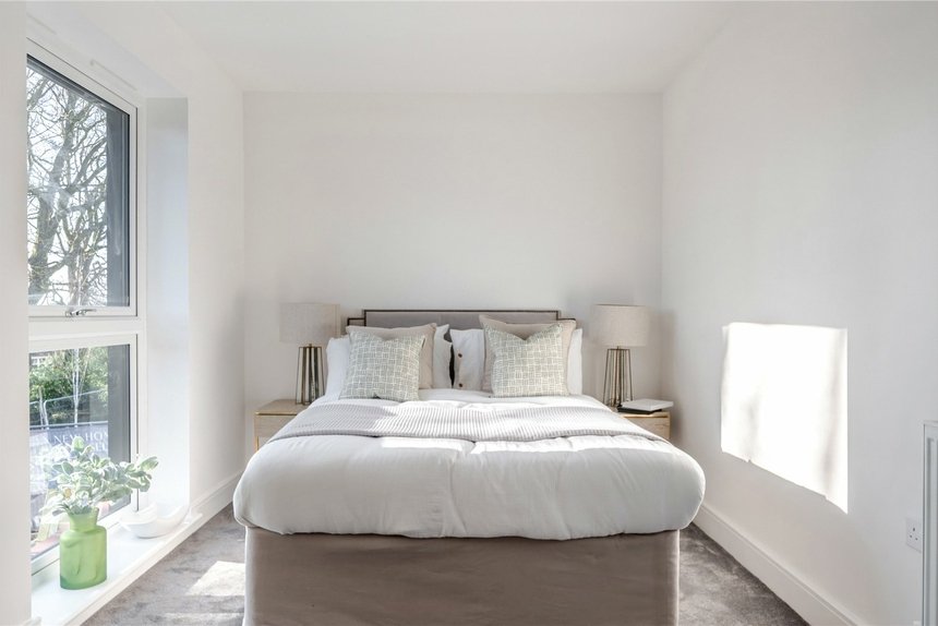 under offer pennwood grange london 68030 - Gibbs Gillespie