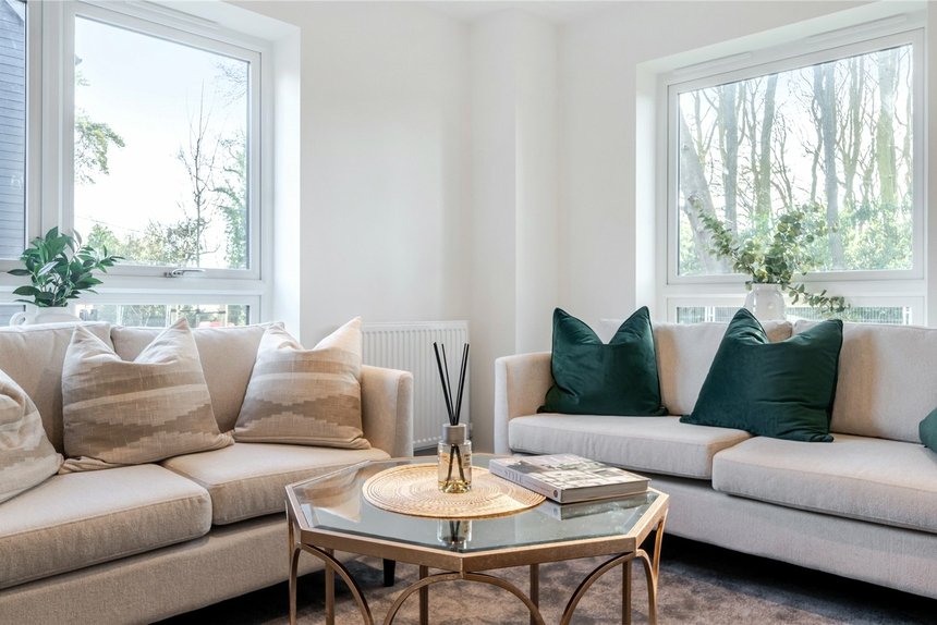 under offer pennwood grange london 68030 - Gibbs Gillespie