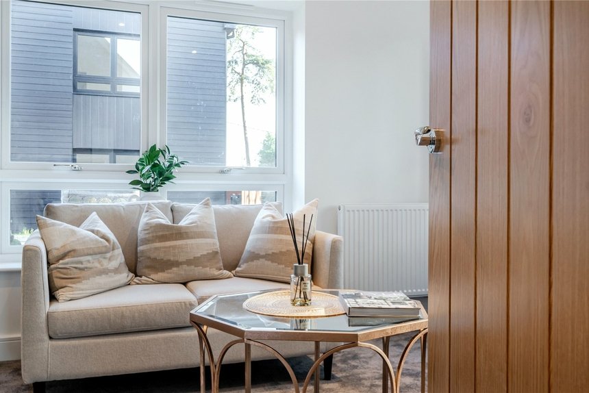 under offer pennwood grange london 68030 - Gibbs Gillespie
