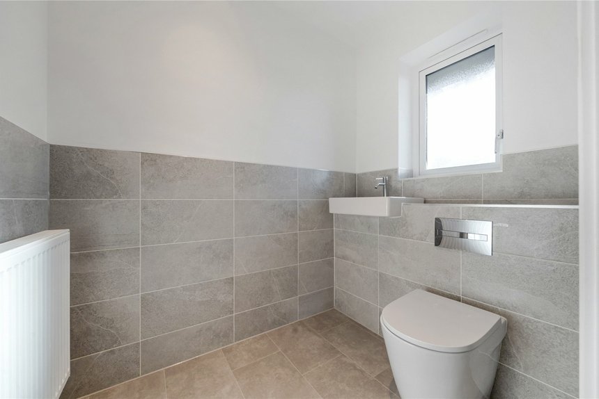under offer pennwood grange london 68030 - Gibbs Gillespie