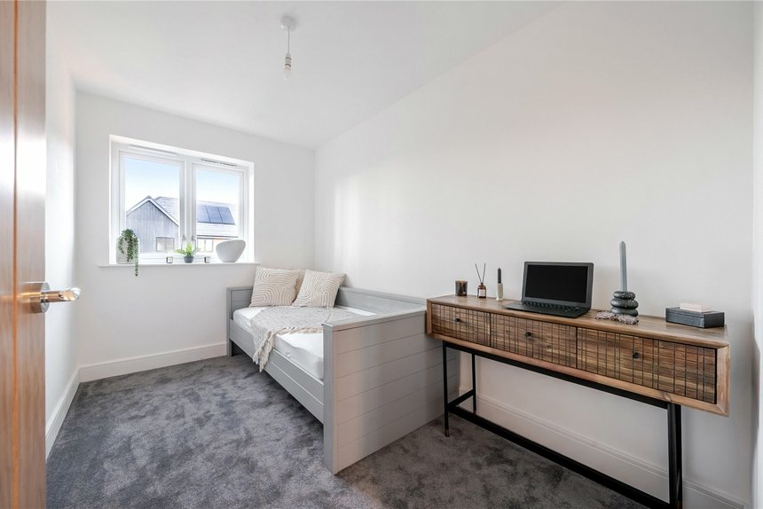 under offer pennwood grange london 68030 - Gibbs Gillespie