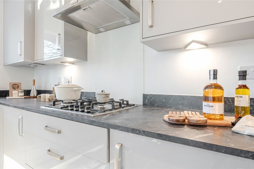 under offer pennwood grange london 68030 - Gibbs Gillespie