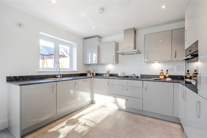 under offer pennwood grange london 68030 - Gibbs Gillespie