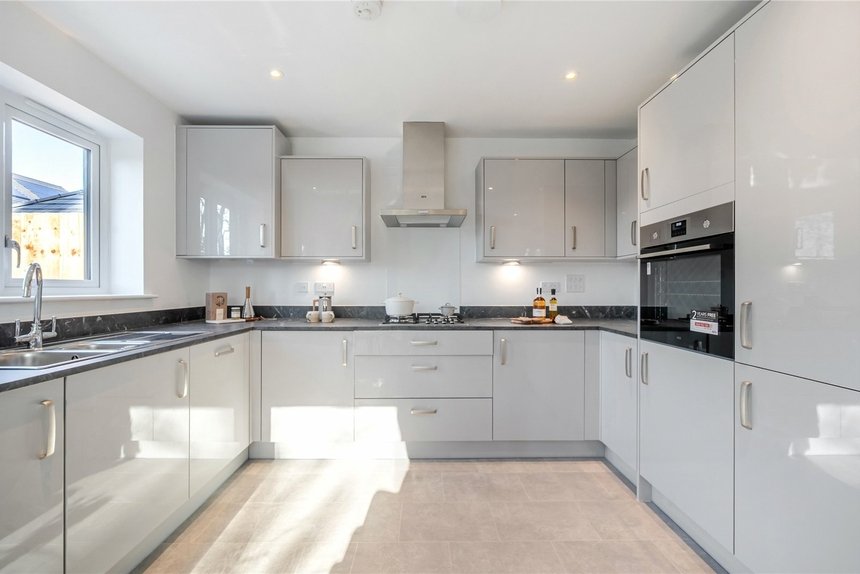 under offer pennwood grange london 68030 - Gibbs Gillespie