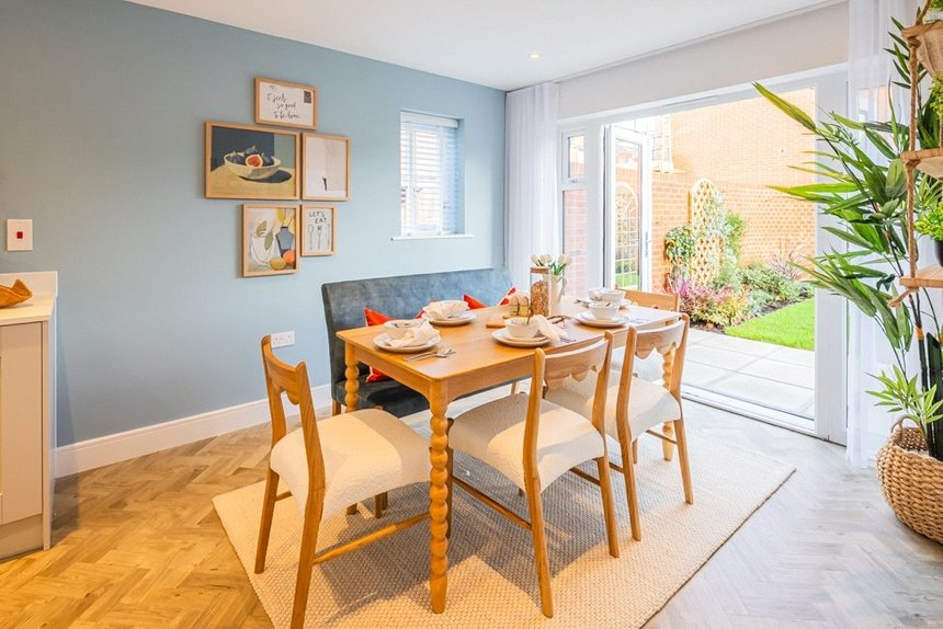 under offer pennwood grange london 68043 - Gibbs Gillespie