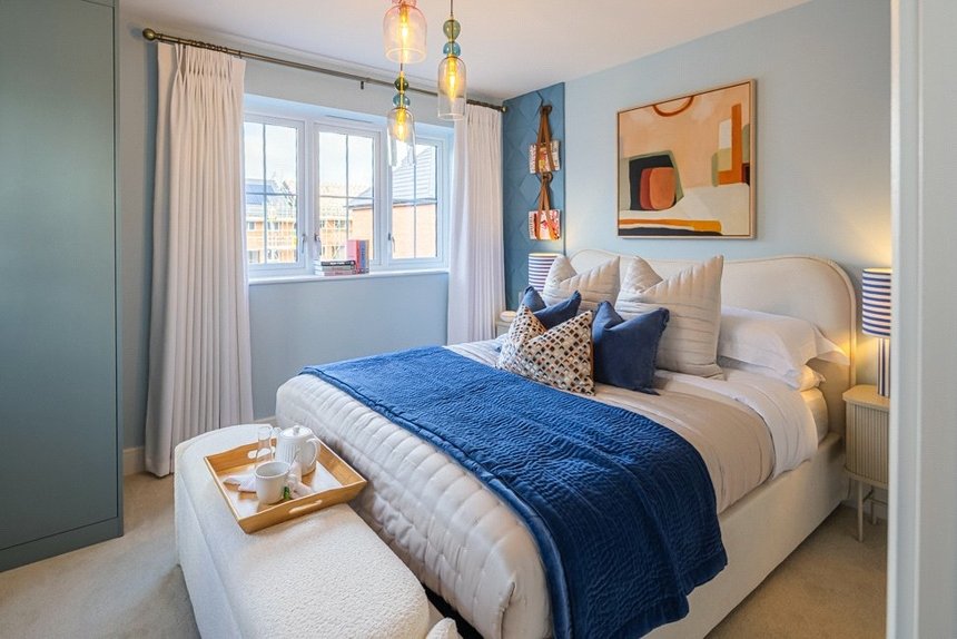 under offer pennwood grange london 68043 - Gibbs Gillespie