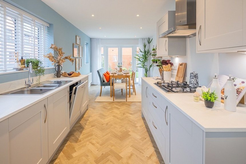 under offer pennwood grange london 68043 - Gibbs Gillespie
