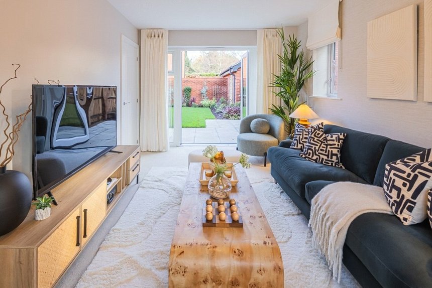 under offer pennwood grange london 68043 - Gibbs Gillespie
