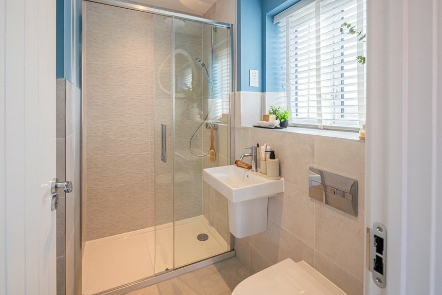 under offer pennwood grange london 68043 - Gibbs Gillespie