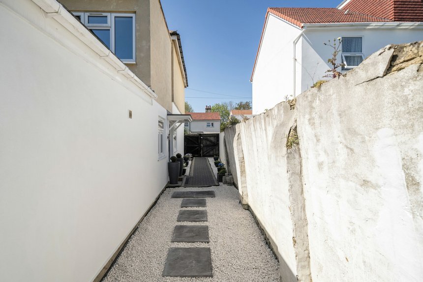 for sale pole hill road london 68729 - Gibbs Gillespie
