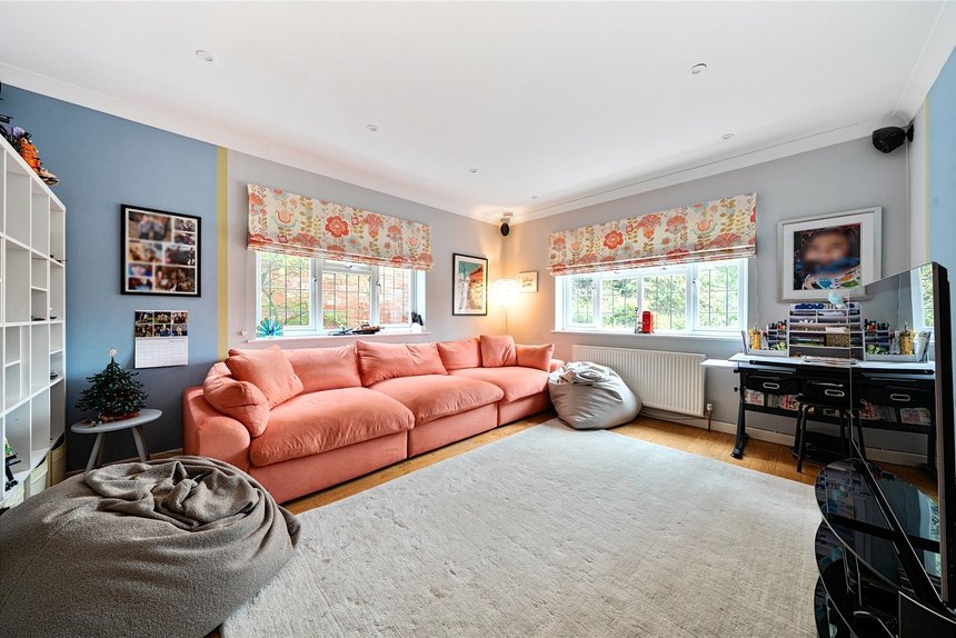 for sale dukes wood drive london 68762 - Gibbs Gillespie