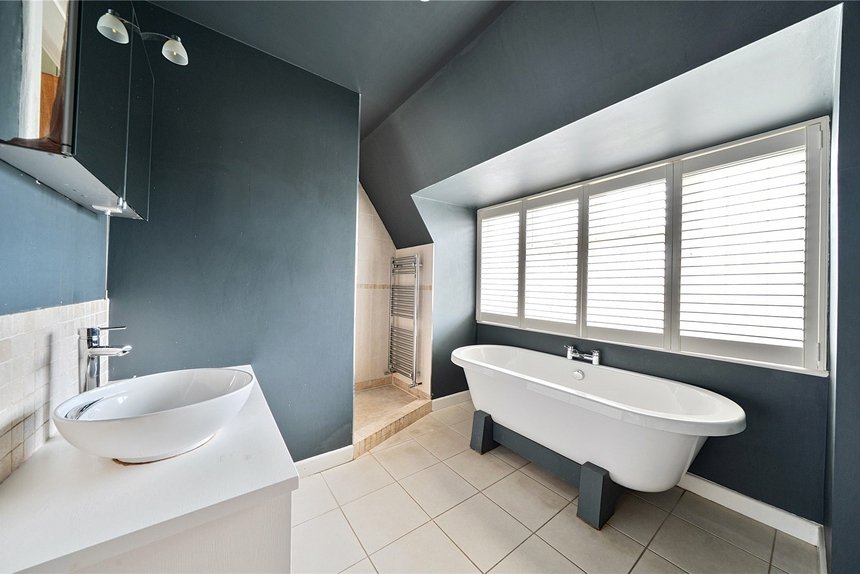 for sale dukes wood drive london 68762 - Gibbs Gillespie