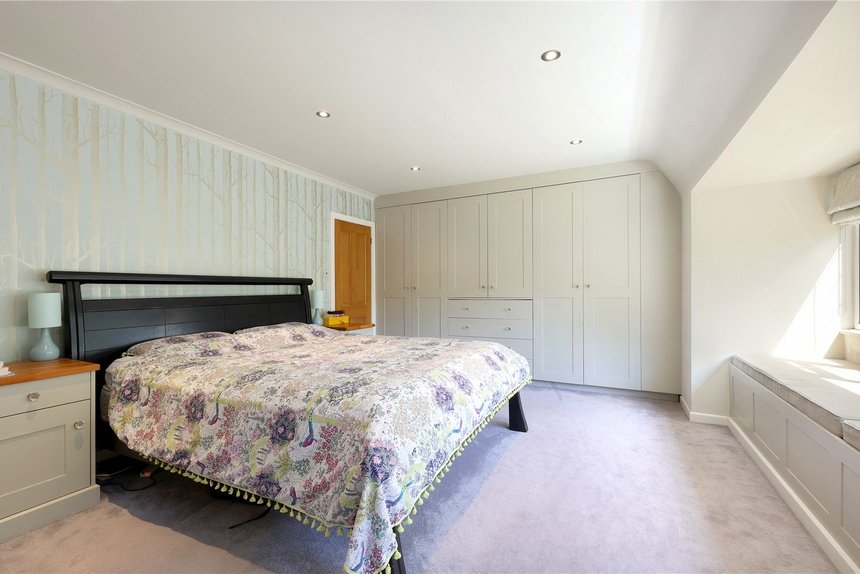 for sale dukes wood drive london 68762 - Gibbs Gillespie