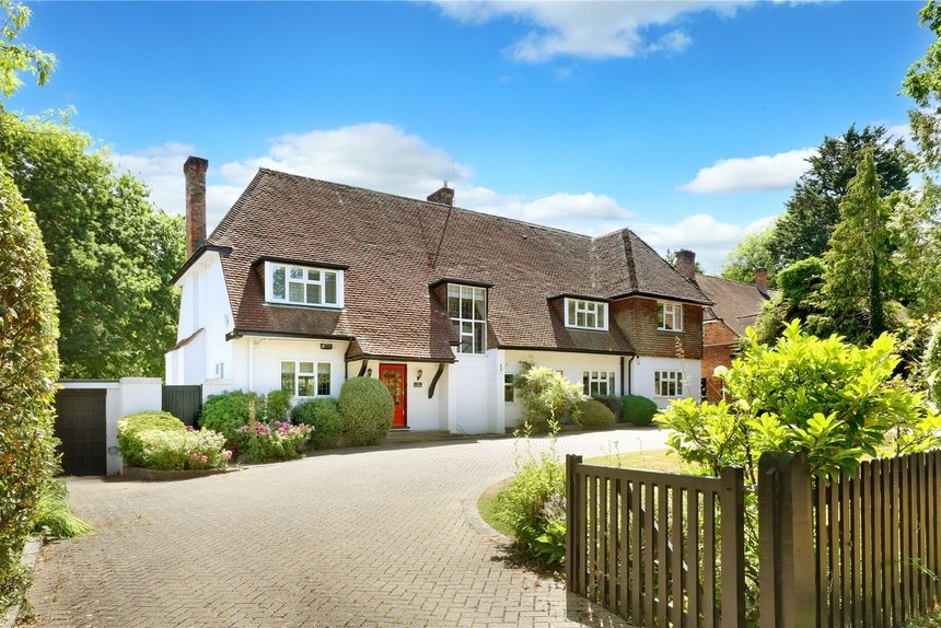 for sale dukes wood drive london 68762 - Gibbs Gillespie