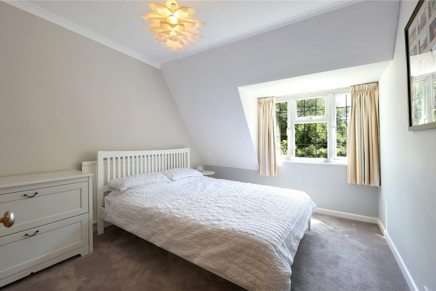 for sale dukes wood drive london 68762 - Gibbs Gillespie