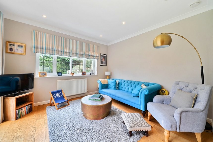 for sale dukes wood drive london 68762 - Gibbs Gillespie