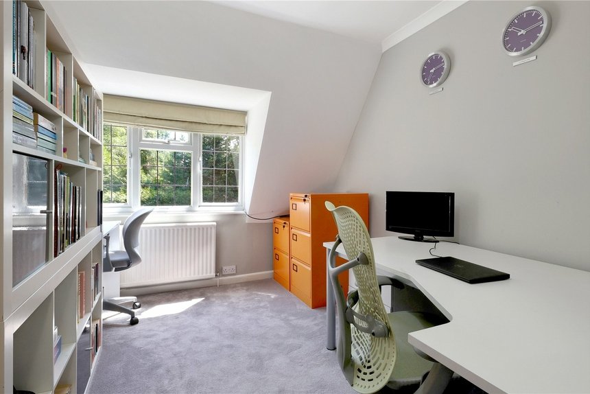 for sale dukes wood drive london 68762 - Gibbs Gillespie