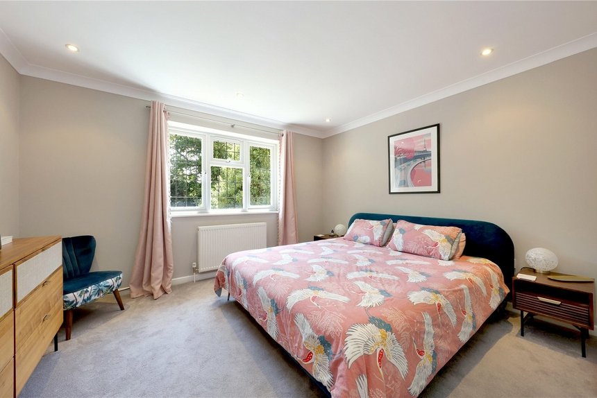 for sale dukes wood drive london 68762 - Gibbs Gillespie
