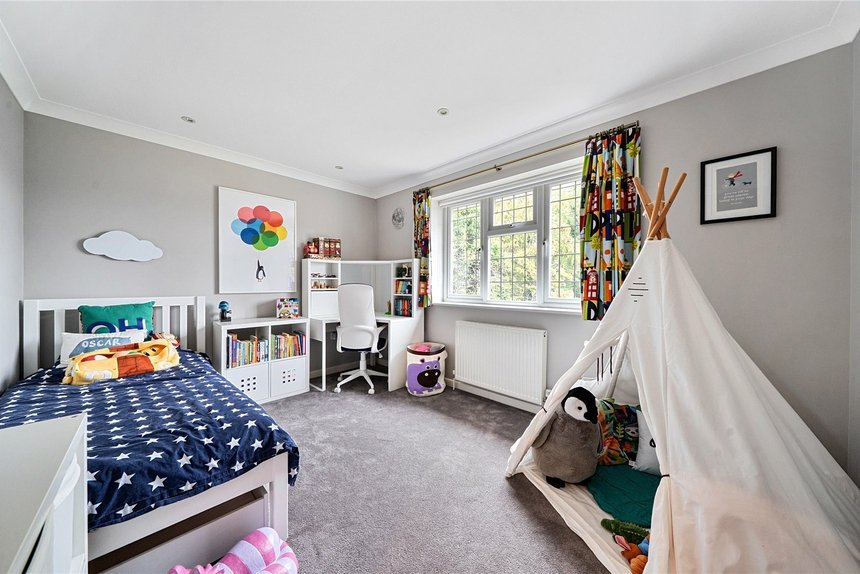 for sale dukes wood drive london 68762 - Gibbs Gillespie