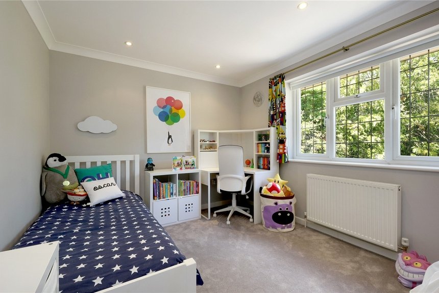 for sale dukes wood drive london 68762 - Gibbs Gillespie