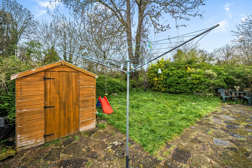 sold willow tree close london 69007 - Gibbs Gillespie