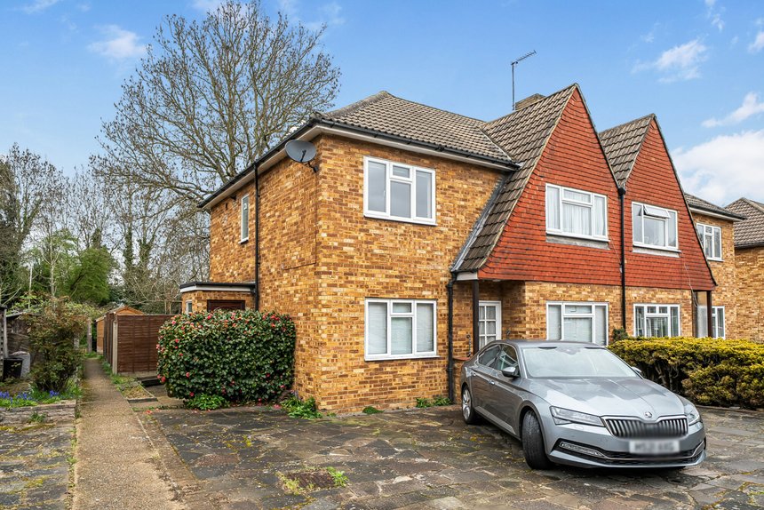 sold willow tree close london 69007 - Gibbs Gillespie