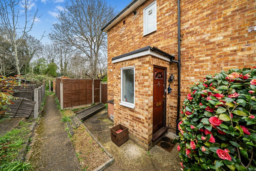 sold willow tree close london 69007 - Gibbs Gillespie