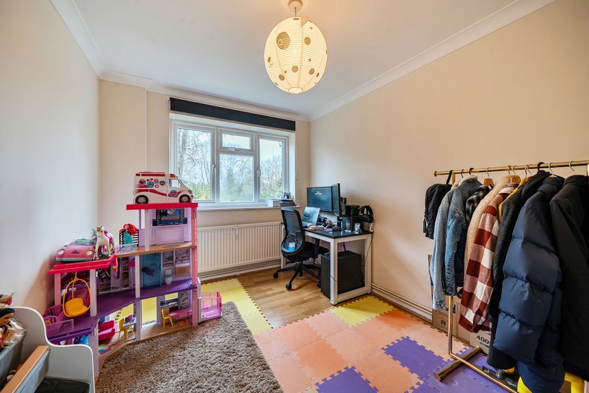 sold willow tree close london 69007 - Gibbs Gillespie