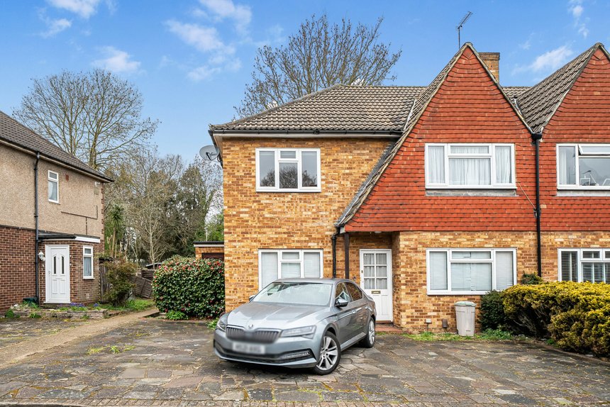 sold willow tree close london 69007 - Gibbs Gillespie