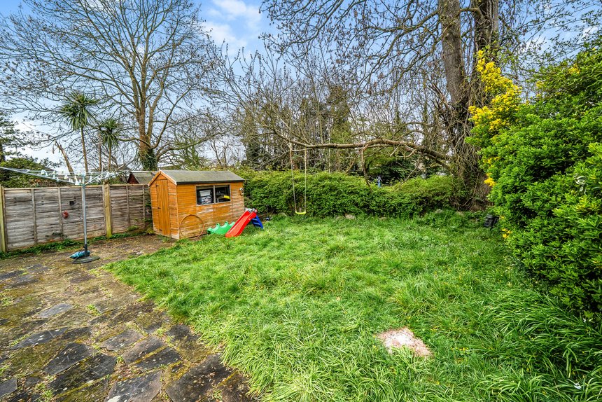 sold willow tree close london 69007 - Gibbs Gillespie