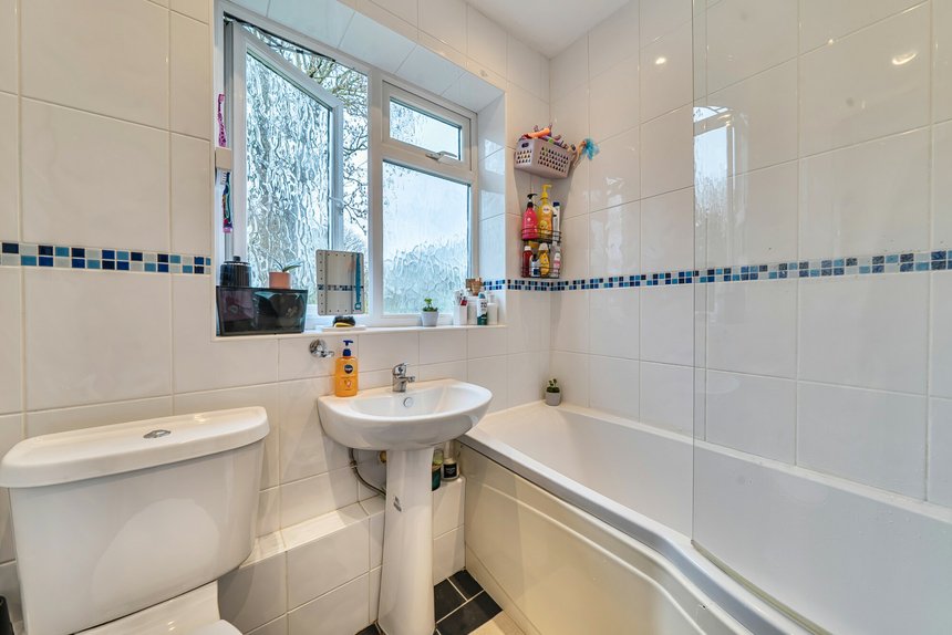 sold willow tree close london 69007 - Gibbs Gillespie