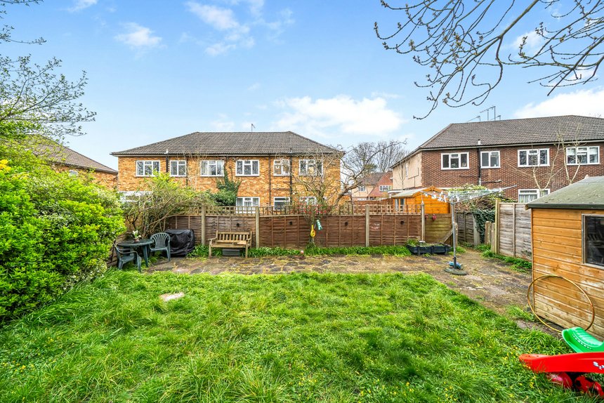sold willow tree close london 69007 - Gibbs Gillespie