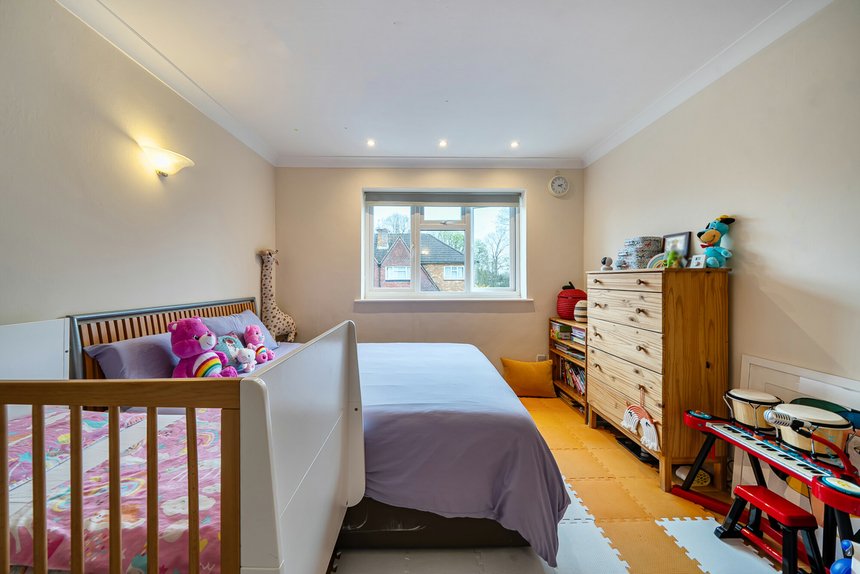 sold willow tree close london 69007 - Gibbs Gillespie